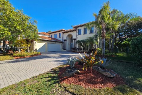 House in Cutler Bay, Florida 5 bedrooms, 369.94 sq.m. № 2027237