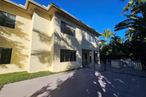 House in Cutler Bay, Florida 5 bedrooms, 369.94 sq.m. № 2027237 - photo 15