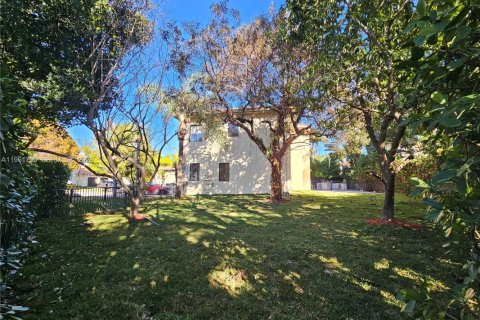 House in Cutler Bay, Florida 5 bedrooms, 369.94 sq.m. № 2027237 - photo 14