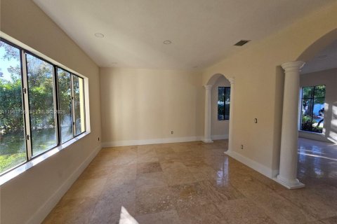 House in Cutler Bay, Florida 5 bedrooms, 369.94 sq.m. № 2027237 - photo 20