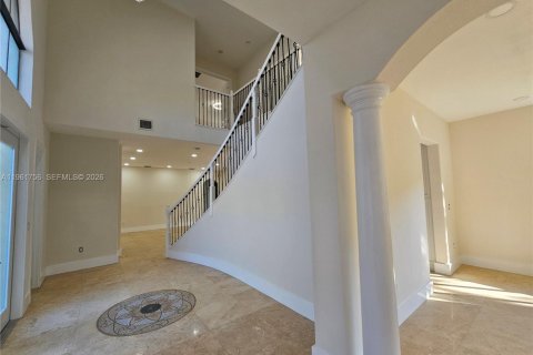 House in Cutler Bay, Florida 5 bedrooms, 369.94 sq.m. № 2027237 - photo 26