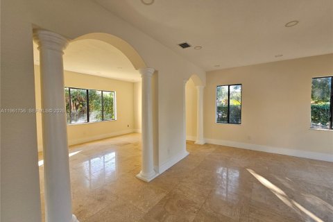 House in Cutler Bay, Florida 5 bedrooms, 369.94 sq.m. № 2027237 - photo 25