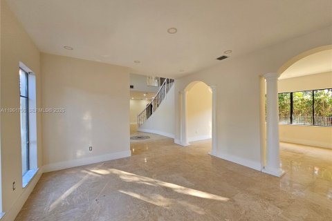 House in Cutler Bay, Florida 5 bedrooms, 369.94 sq.m. № 2027237 - photo 24