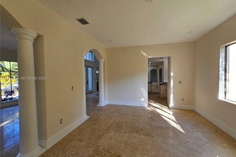 House in Cutler Bay, Florida 5 bedrooms, 369.94 sq.m. № 2027237 - photo 21