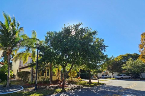 House in Cutler Bay, Florida 5 bedrooms, 369.94 sq.m. № 2027237 - photo 5