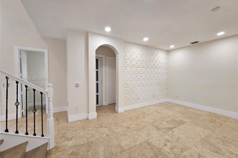 House in Cutler Bay, Florida 5 bedrooms, 369.94 sq.m. № 2027237 - photo 10