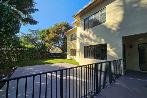 House in Cutler Bay, Florida 5 bedrooms, 369.94 sq.m. № 2027237 - photo 16