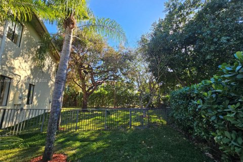 House in Cutler Bay, Florida 5 bedrooms, 369.94 sq.m. № 2027237 - photo 18