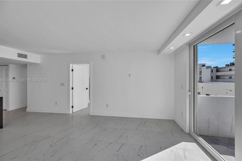 Copropriété à louer à Miami Beach, Floride: 1 chambre, 61.22 m2 № 2006147 - photo 17