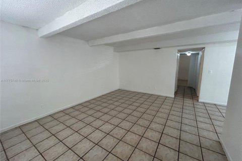 Condo in Pompano Beach, Florida, 2 bedrooms  № 1693267 - photo 2