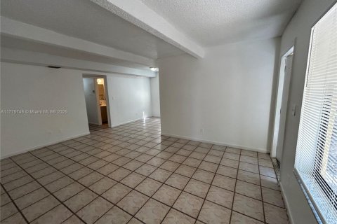 Condo in Pompano Beach, Florida, 2 bedrooms  № 1693267 - photo 4