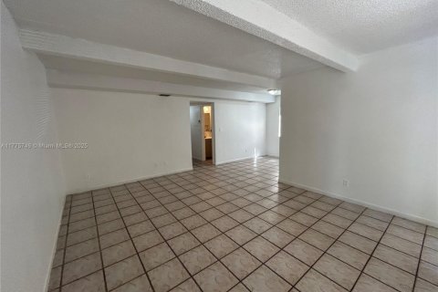 Condo in Pompano Beach, Florida, 2 bedrooms  № 1693267 - photo 3