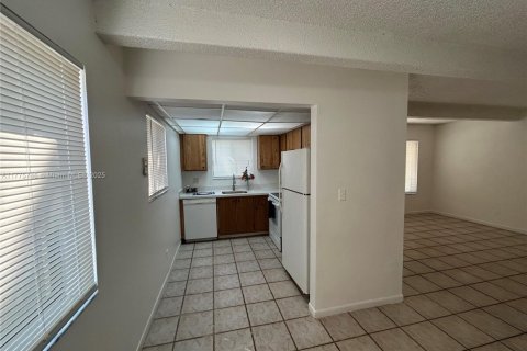 Condo in Pompano Beach, Florida, 2 bedrooms  № 1693267 - photo 8