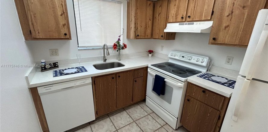 Condo in Pompano Beach, Florida, 2 bedrooms  № 1693267