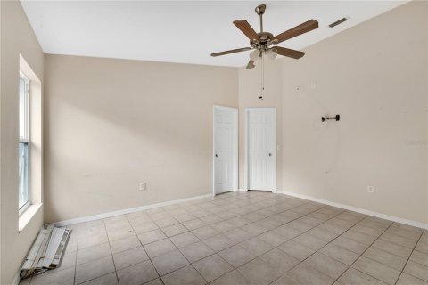 House in Land O' Lakes, Florida 4 bedrooms, 137.12 sq.m. № 1760593 - photo 11