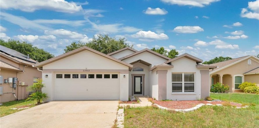 House in Land O' Lakes, Florida 4 bedrooms, 137.12 sq.m. № 1760593