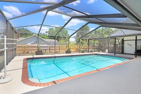 House in Seffner, Florida 4 bedrooms, 261.71 sq.m. № 2223311 - photo 2