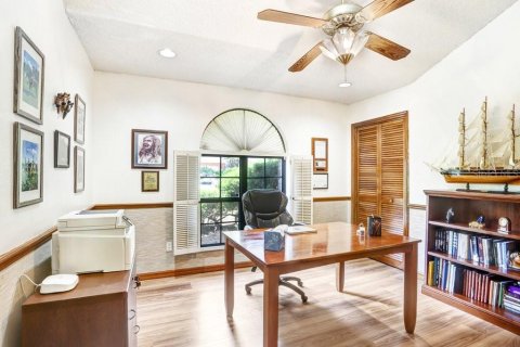 House in Seffner, Florida 4 bedrooms, 261.71 sq.m. № 2223311 - photo 22