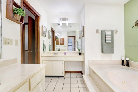 House in Seffner, Florida 4 bedrooms, 261.71 sq.m. № 2223311 - photo 30