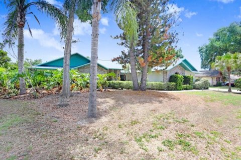 House in Seffner, Florida 4 bedrooms, 261.71 sq.m. № 2223311 - photo 9