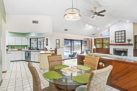 House in Seffner, Florida 4 bedrooms, 261.71 sq.m. № 2223311 - photo 5