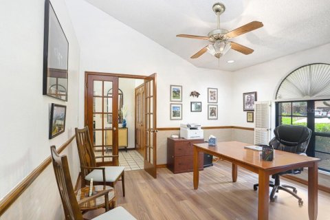 House in Seffner, Florida 4 bedrooms, 261.71 sq.m. № 2223311 - photo 24