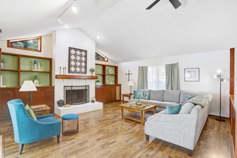 House in Seffner, Florida 4 bedrooms, 261.71 sq.m. № 2223311 - photo 3