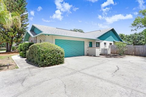 House in Seffner, Florida 4 bedrooms, 261.71 sq.m. № 2223311 - photo 10