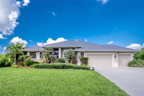 Casa en venta en Port Charlotte, Florida, 3 dormitorios, 193.7 m2 № 1866934 - foto 1