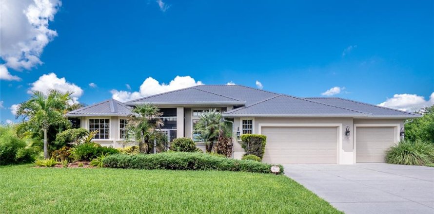 Casa en Port Charlotte, Florida 3 dormitorios, 193.7 m2 № 1866934