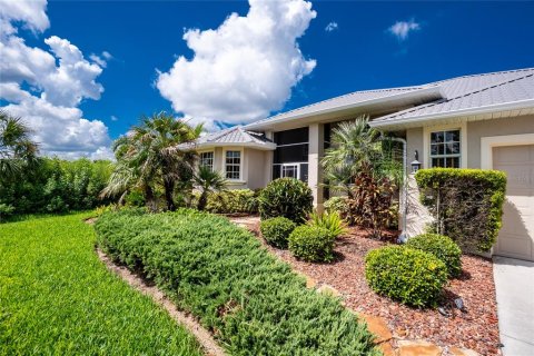 Casa en venta en Port Charlotte, Florida, 3 dormitorios, 193.7 m2 № 1866934 - foto 2