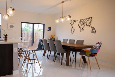 Copropriété à louer à Doral, Floride: 3 chambres, 132.76 m2 № 1809696 - photo 4