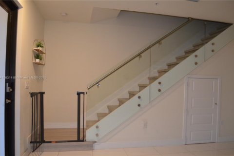 Copropriété à louer à Doral, Floride: 3 chambres, 132.76 m2 № 1809696 - photo 1