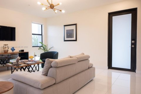 Copropriété à louer à Doral, Floride: 3 chambres, 132.76 m2 № 1809696 - photo 2