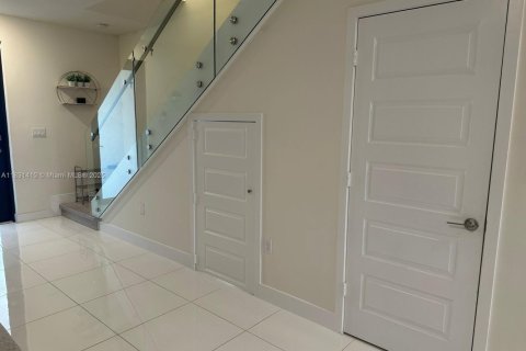 Copropriété à louer à Doral, Floride: 3 chambres, 132.76 m2 № 1809696 - photo 9