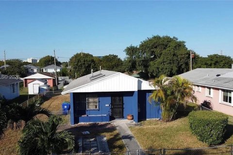 Villa ou maison à Miami, Floride 4 chambres, 130.06 m2 № 2257385