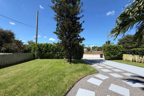 Villa ou maison à louer à West Palm Beach, Floride: 3 chambres, 100.33 m2 № 2386862 - photo 9