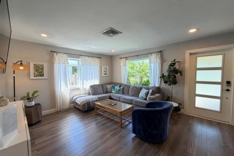 Villa ou maison à louer à West Palm Beach, Floride: 3 chambres, 100.33 m2 № 2386862 - photo 11