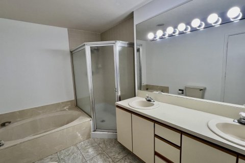 Снять в аренду кондоминиум в Хайполюксо, Флорида 4 комнаты, 138.15м2, № 2180442 - фото 13