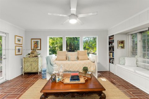 House in Pinecrest, Florida 4 bedrooms, 293.85 sq.m. № 1953677 - photo 13