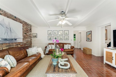 House in Pinecrest, Florida 4 bedrooms, 293.85 sq.m. № 1953677 - photo 19