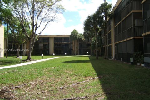 Купить кондоминиум в Майами, Флорида 2 спальни, 91.51м2, № 2049158 - фото 18