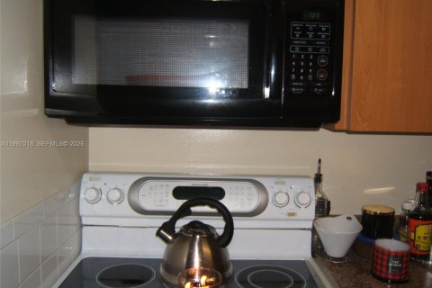 Купить кондоминиум в Майами, Флорида 2 спальни, 91.51м2, № 2049158 - фото 14