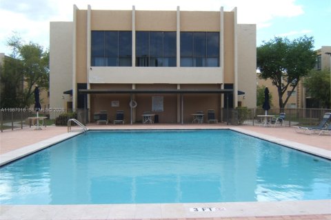 Купить кондоминиум в Майами, Флорида 2 спальни, 91.51м2, № 2049158 - фото 25