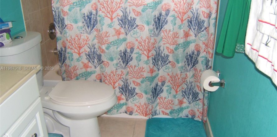 Кондоминиум с 2 спальнями в Майами, Флорида № 2049158