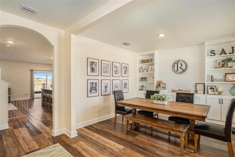 House in Wesley Chapel, Florida 5 bedrooms, 242.01 sq.m. № 1798617 - photo 5