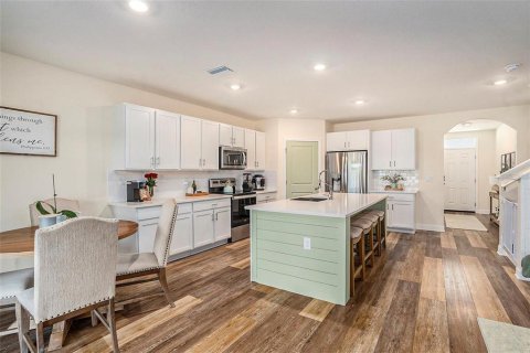 House in Wesley Chapel, Florida 5 bedrooms, 242.01 sq.m. № 1798617 - photo 12