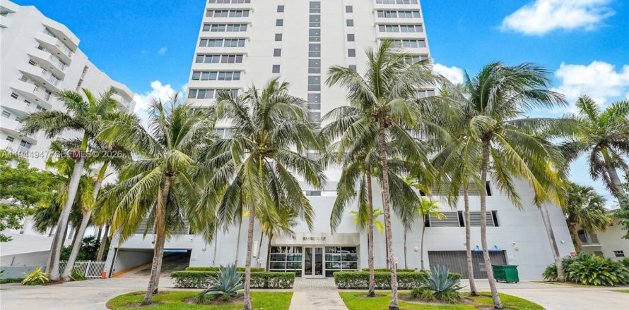 Condo à North Bay Village, Floride, 3 chambres  № 2001202