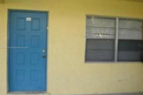 Condo in Lauderhill, Florida, 1 bedroom  № 1943908 - photo 3