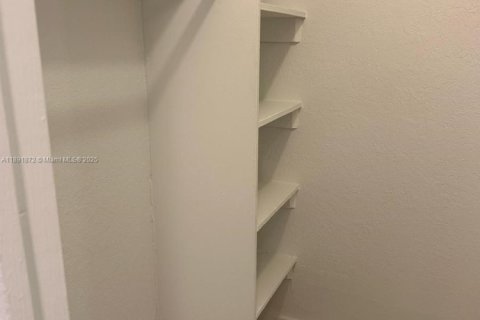 Condo in Lauderhill, Florida, 1 bedroom  № 1943908 - photo 7